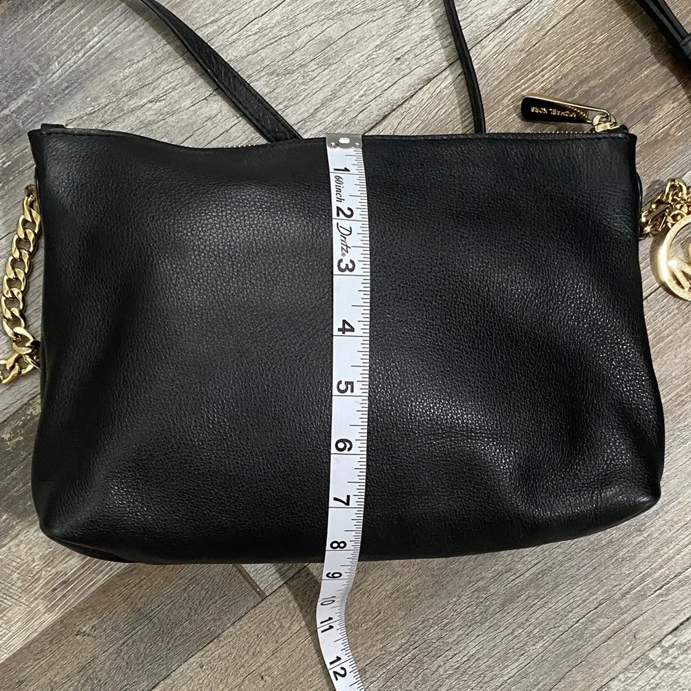 Leather Michael Kors Black Crossbody Bag with Gold Chain - Picture 10 of 16